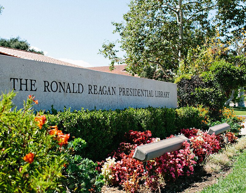 A sign for the ronald reagan presidential library.